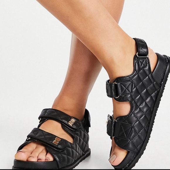 mercer & madison Shoes - NWT Mercer & Madison Quilted Velcro Sandals Black Size 7